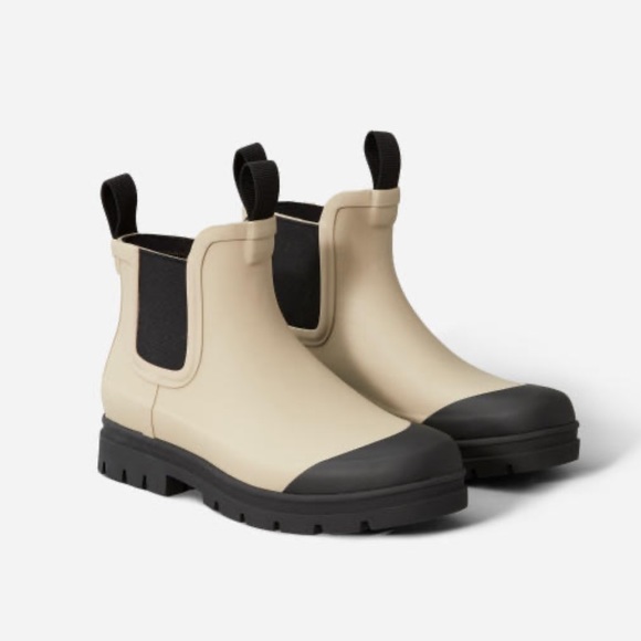 Everlane Shoes - Everlane two tone rain chelsea boots